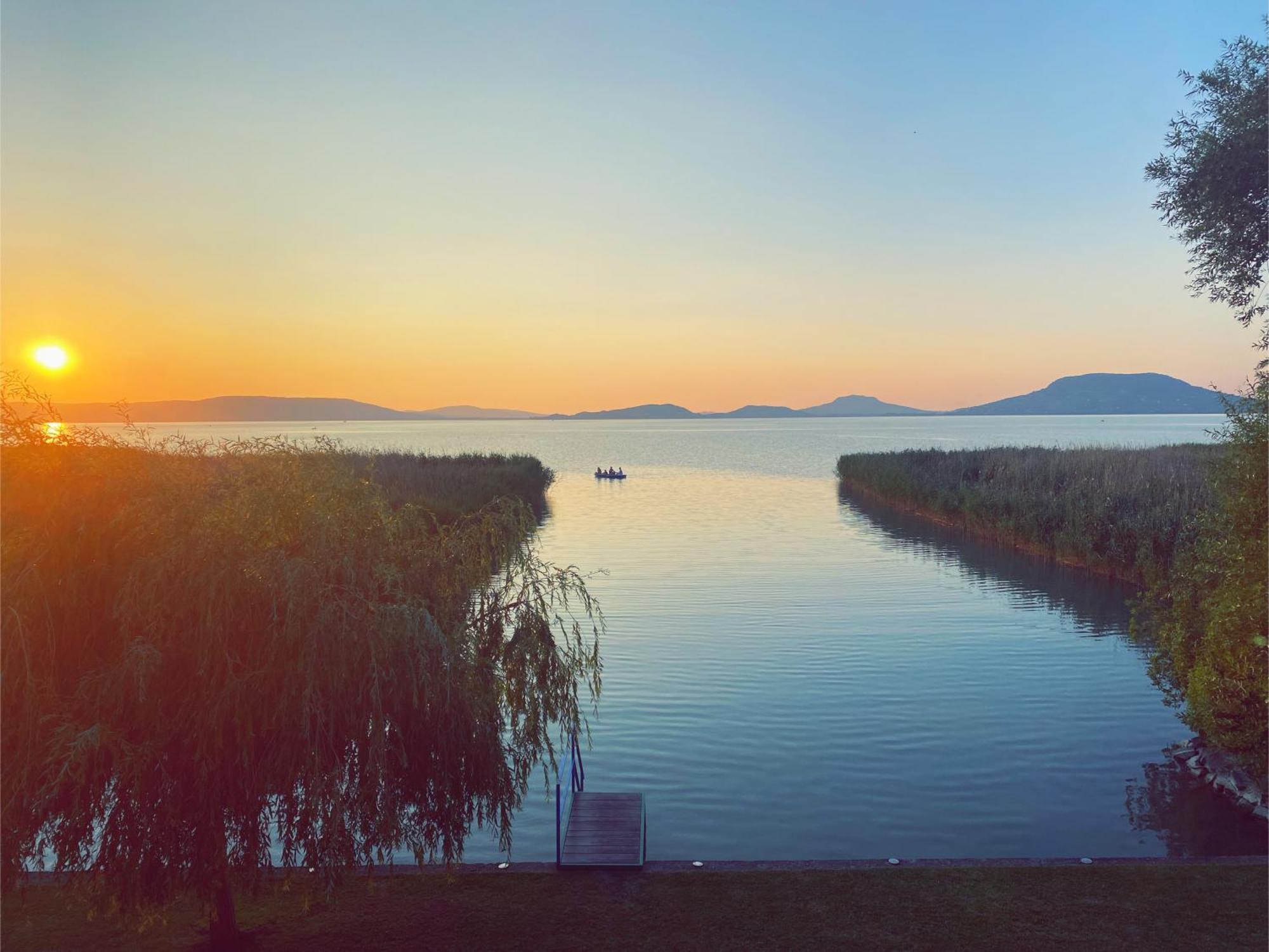 Balaton A Kertben - Balaton In The Garden - Beachfront Houses With Beautiful View, Private Beach Balatonfenyves Exterior photo