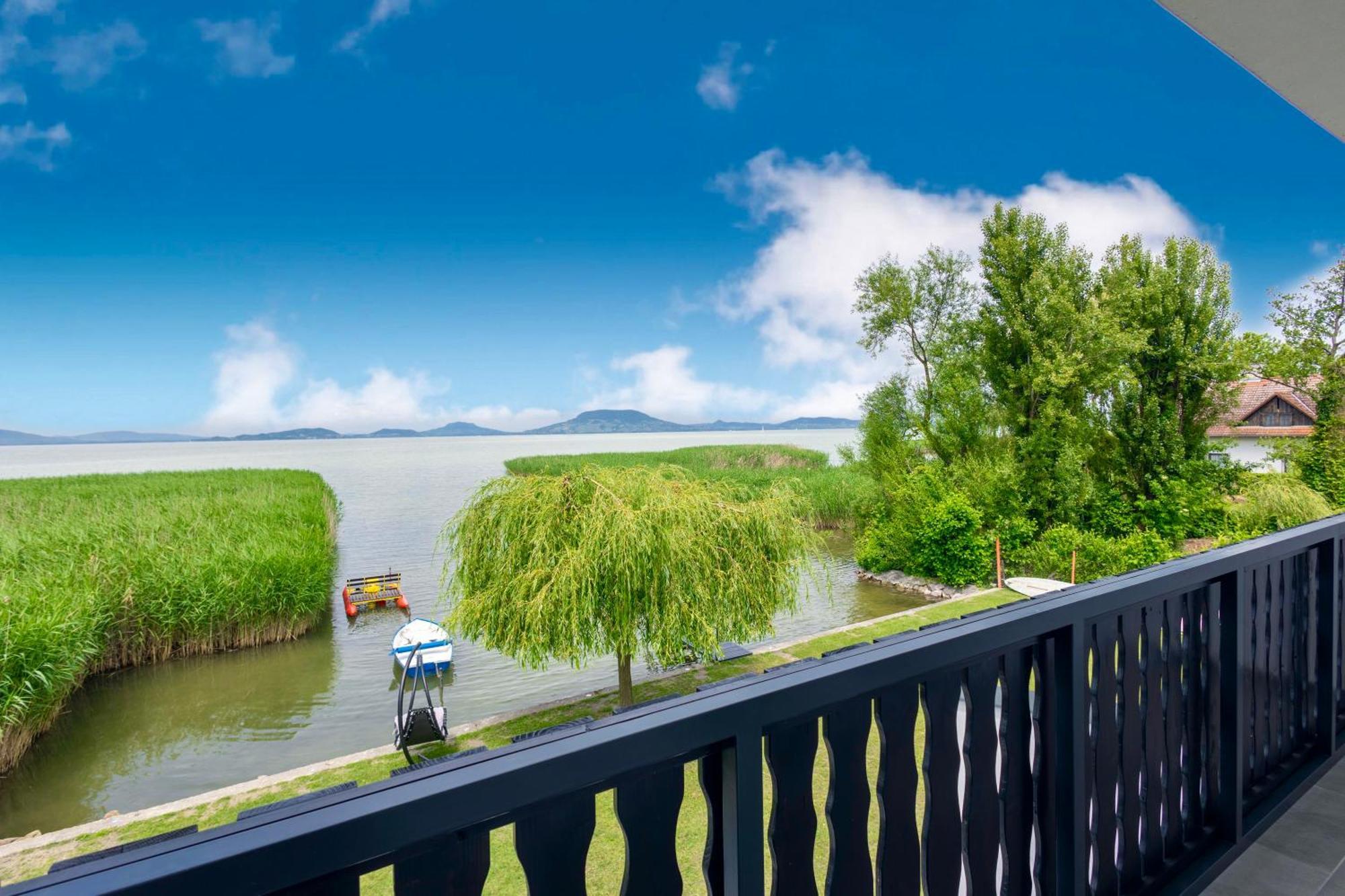 Balaton A Kertben - Balaton In The Garden - Beachfront Houses With Beautiful View, Private Beach Balatonfenyves Exterior photo