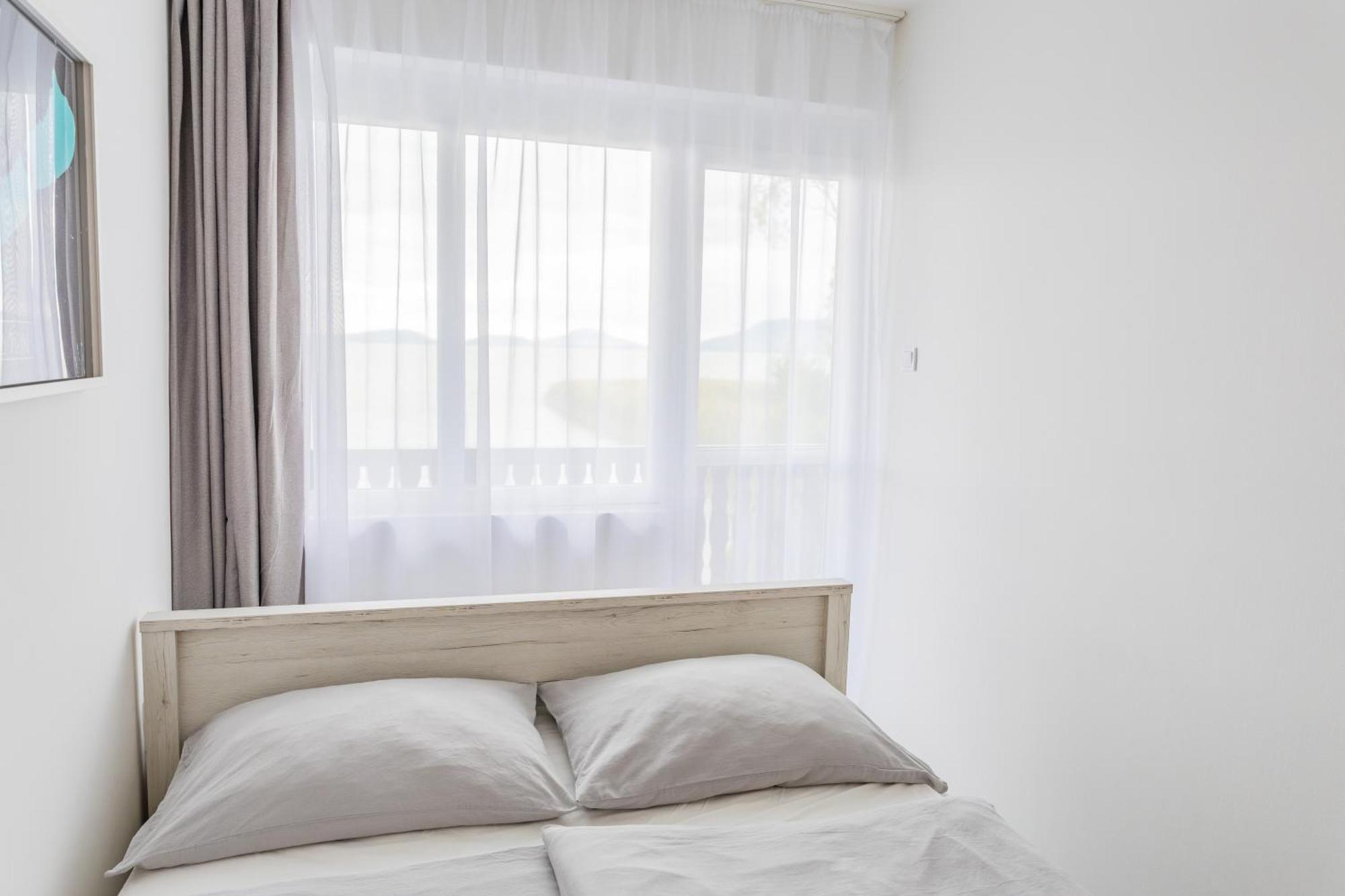 Balaton A Kertben - Balaton In The Garden - Beachfront Houses With Beautiful View, Private Beach Balatonfenyves Room photo